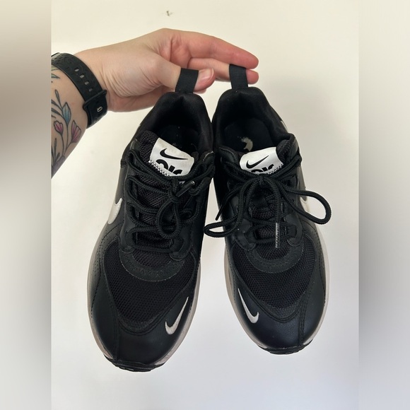 Nike Air Max Verona Women's Shoe- Black Anthracite - Picture 3 of 11